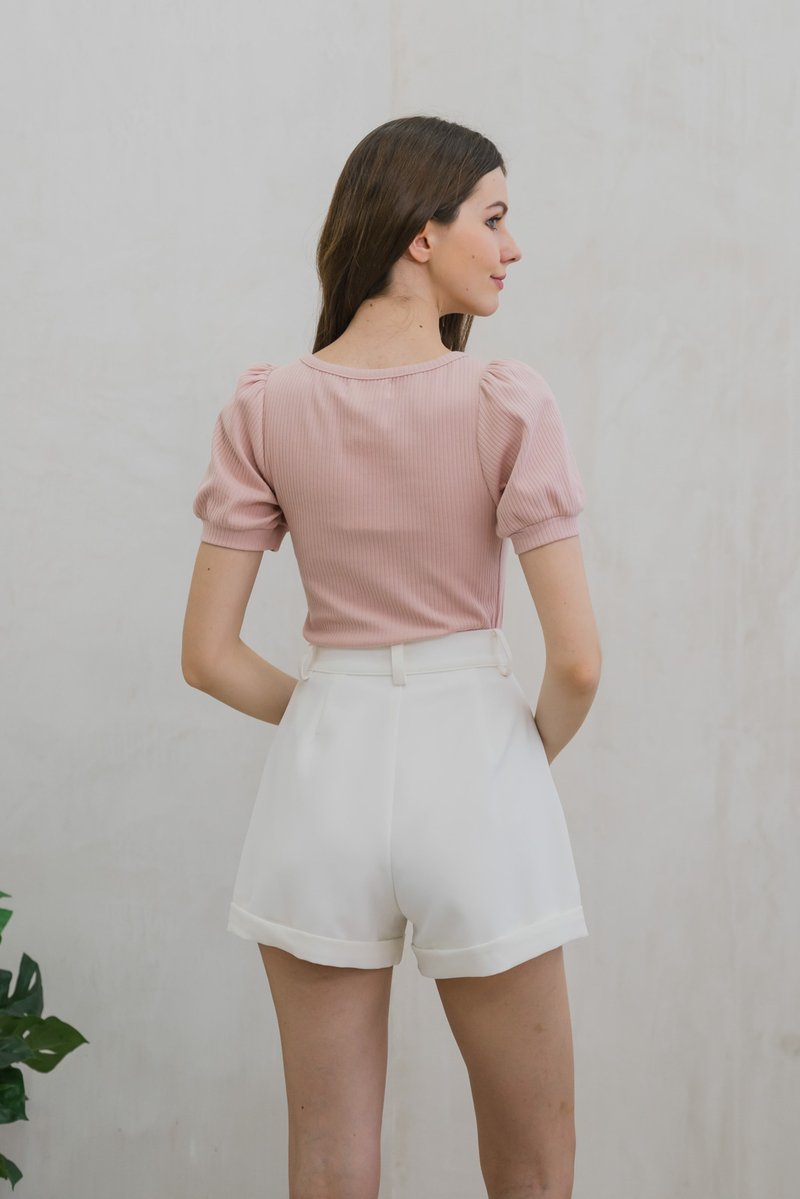 Wisteria Cuffed High Waist Shorts In White (XS)