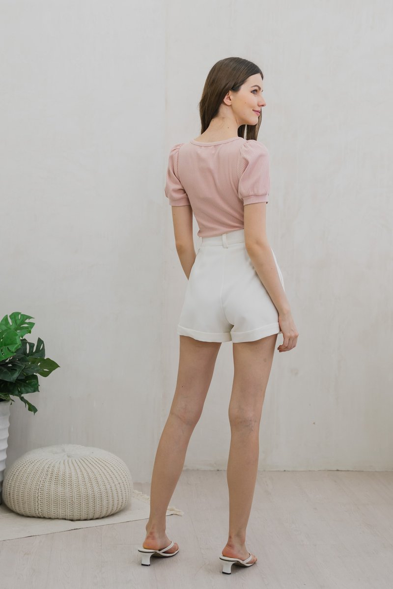 Wisteria Cuffed High Waist Shorts In White (XS)