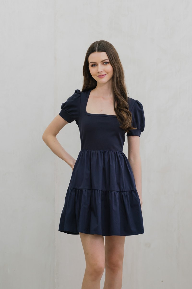 Meria Mixed Fabric Tiered Dress In Navy