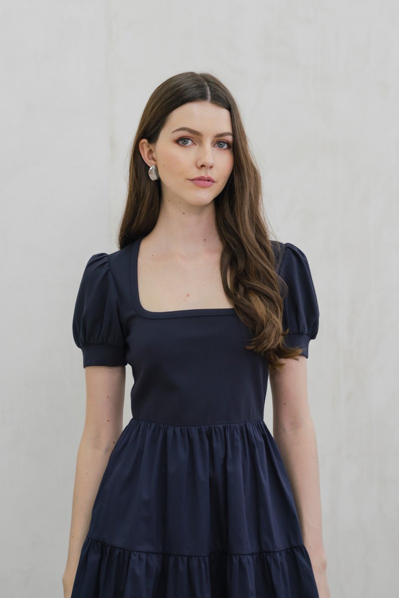 Meria Mixed Fabric Tiered Dress In Navy