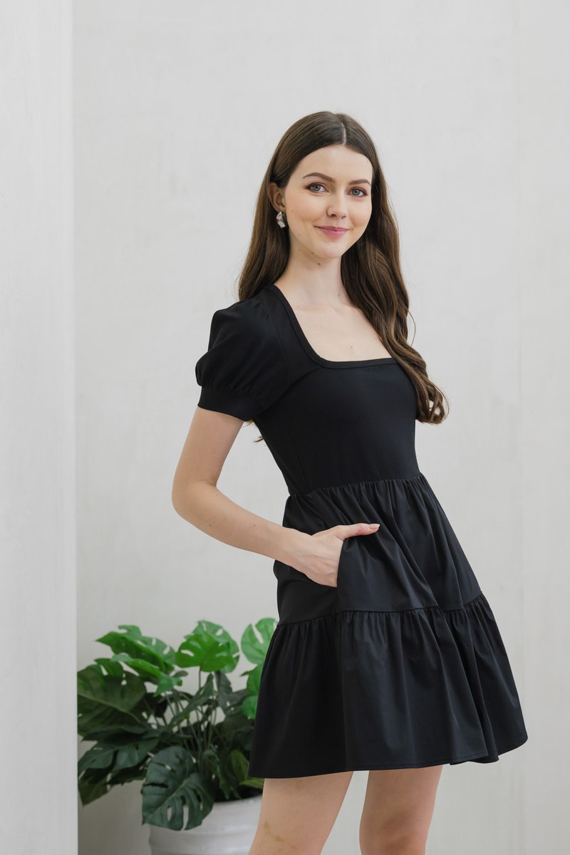 Meria Mixed Fabric Tiered Dress In Black (XS)
