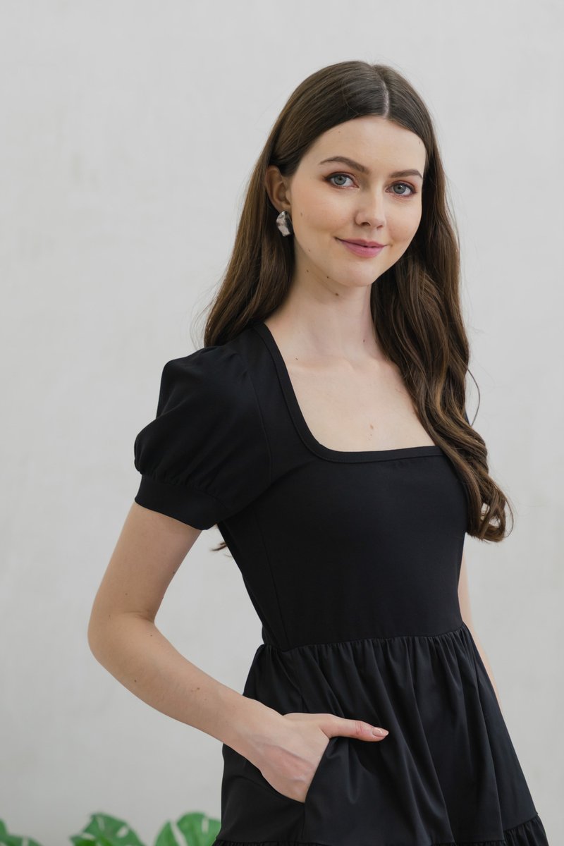 Meria Mixed Fabric Tiered Dress In Black (XS)