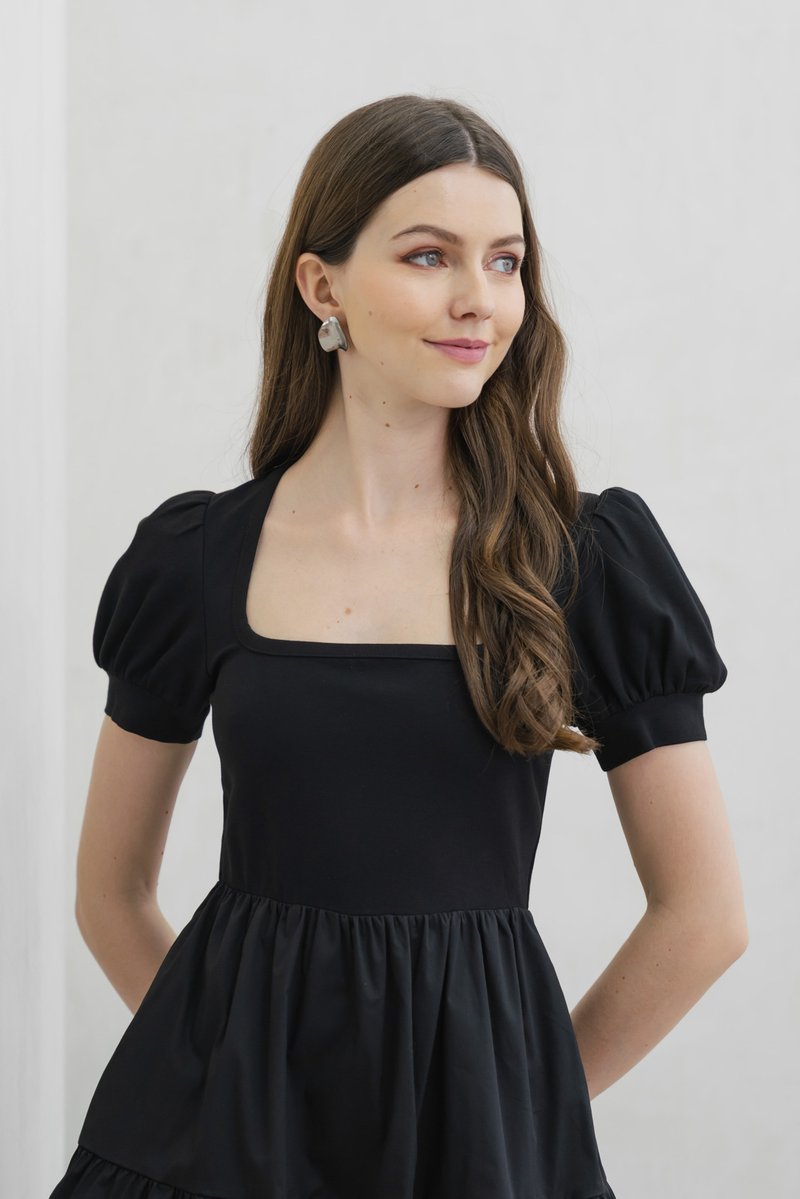 Meria Mixed Fabric Tiered Dress In Black (XS)