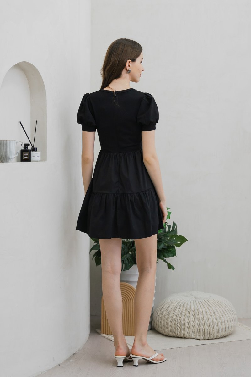 Meria Mixed Fabric Tiered Dress In Black (XS)