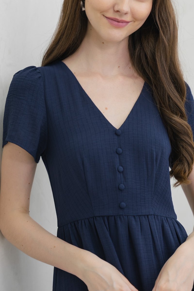 Tranquil Textured Button Tiered Midi Dress In Navy (XS)