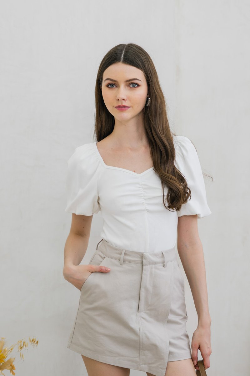 Caden Overlap Cargo Denim Skort In Sand (XS)