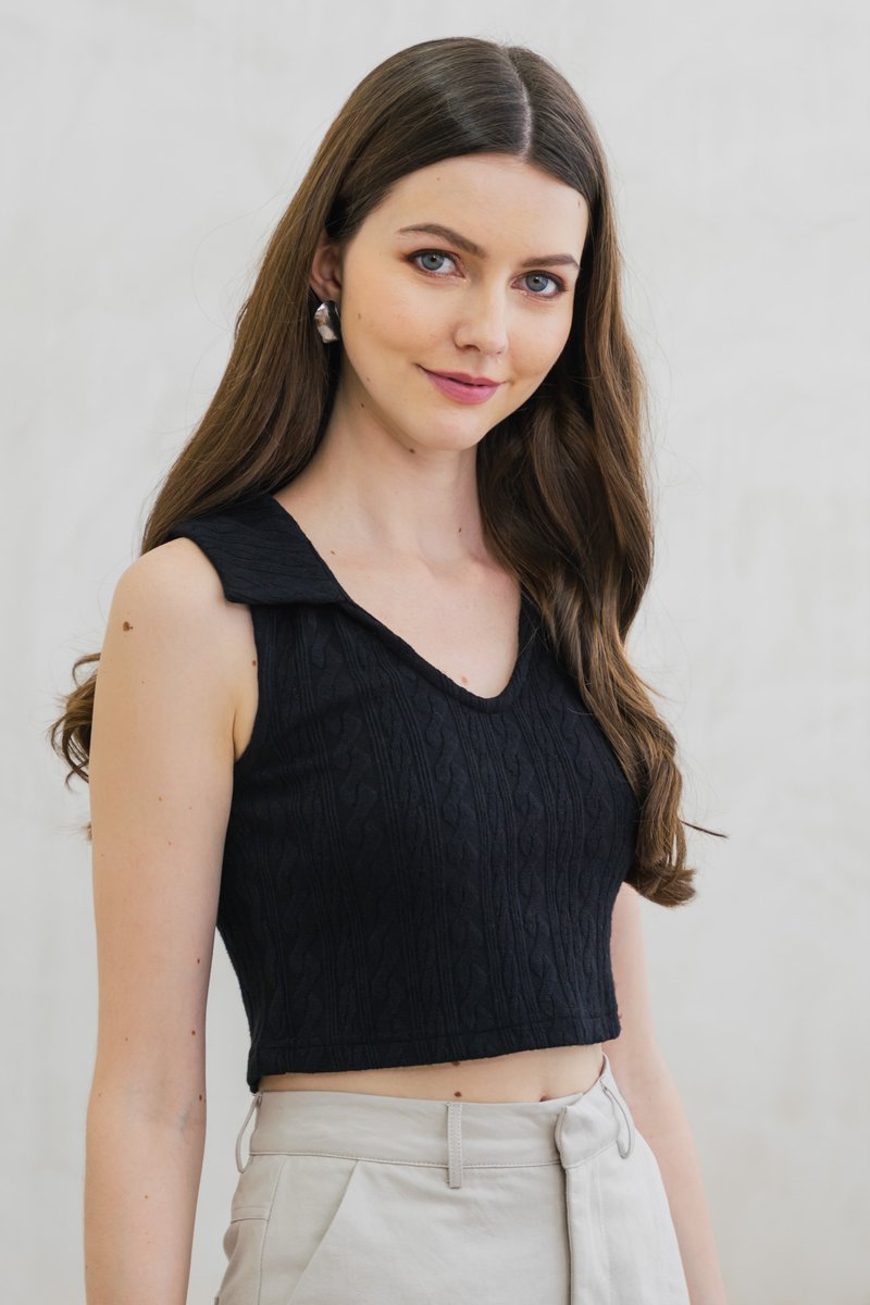 Kade Knit Collar Crop Top In Black