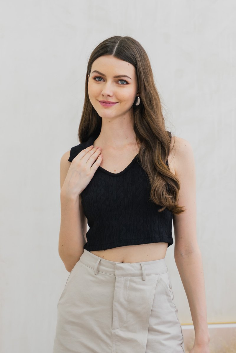 Kade Knit Collar Crop Top In Black