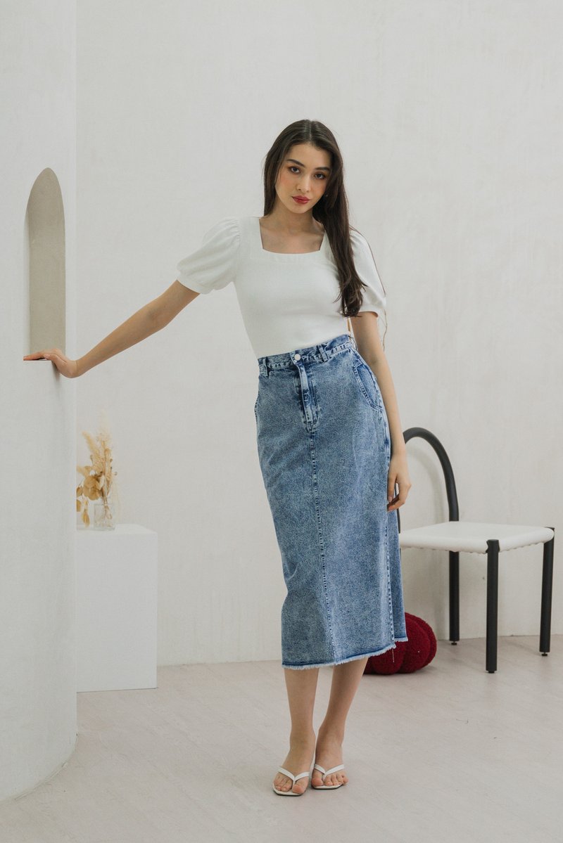 Phlo Denim Pocket Midi Skirt in Acid Wash (XS)