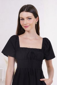 Peachy Textured Ribbon Pleated Dress In Black (XS)