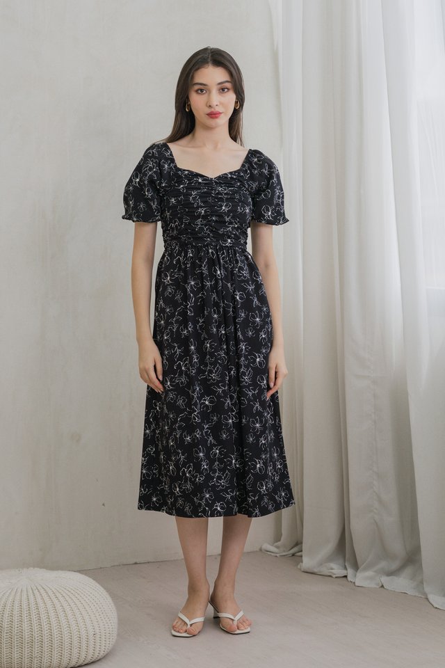 Hibiscus Floral Ruched Midi Dress In Black