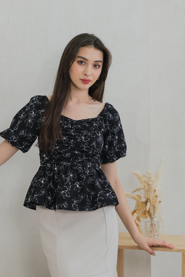 Hibiscus Floral Ruched Top In Black