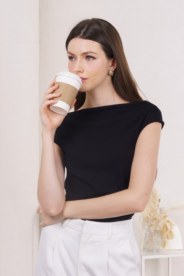 Kiki Side Ruched Knit Top In Black