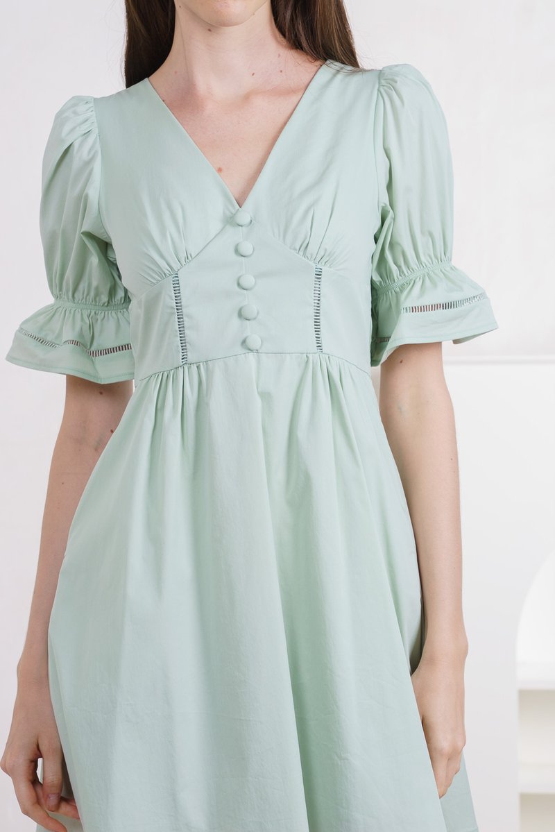 Freida Flounce Sleeve Button Dress In Sage