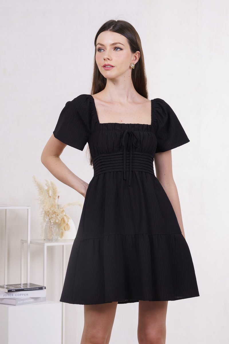 Peachy Textured Ribbon Pleated Dress In Black (XS)