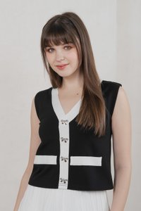 Cosmos Ribbon Button Contrast Top In Black