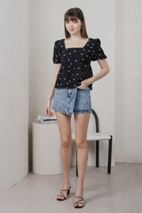 Flair Ribbon Prints Babydoll Top In Black (XS)