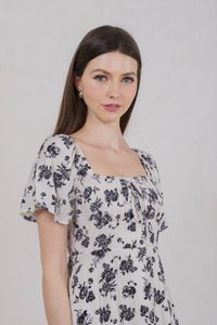 Frost Floral Ruched Ribbon Dress In Cream (XS)