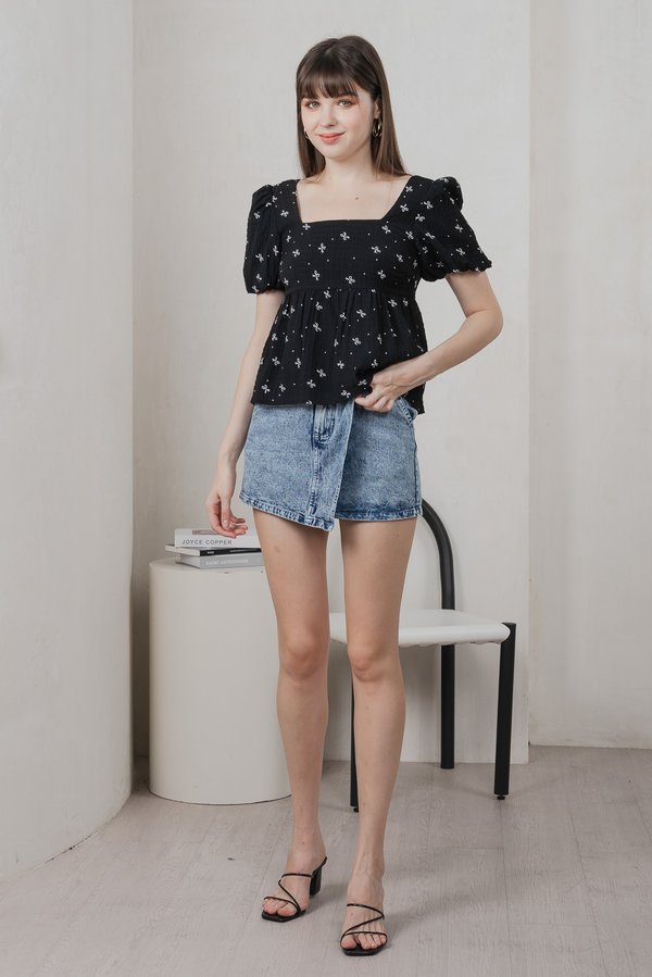Flair Ribbon Prints Babydoll Top In Black (XS)