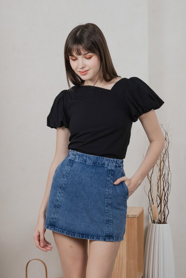 Polaris Pintuck Puff Sleeves Top In Black