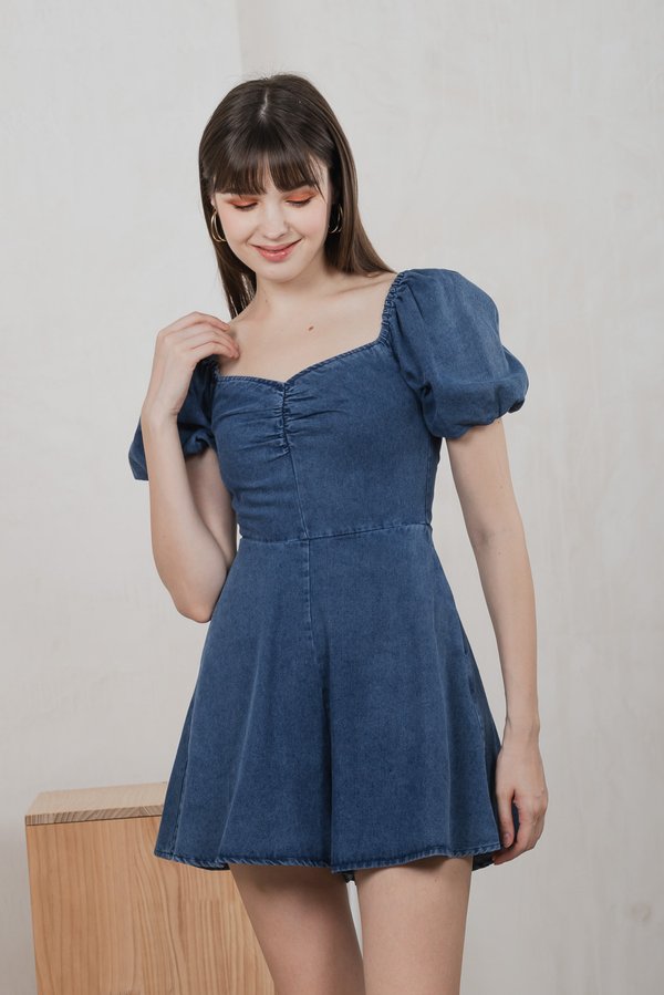 Moon Denim Sweetheart Romper In Mid Wash (XS)
