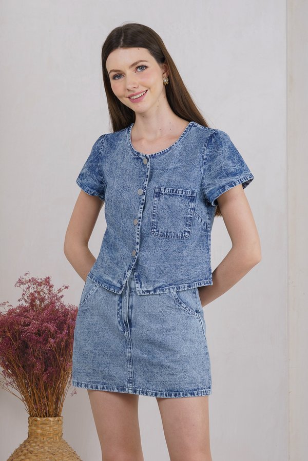 Juno Denim Pocket Button Top in Acid Wash