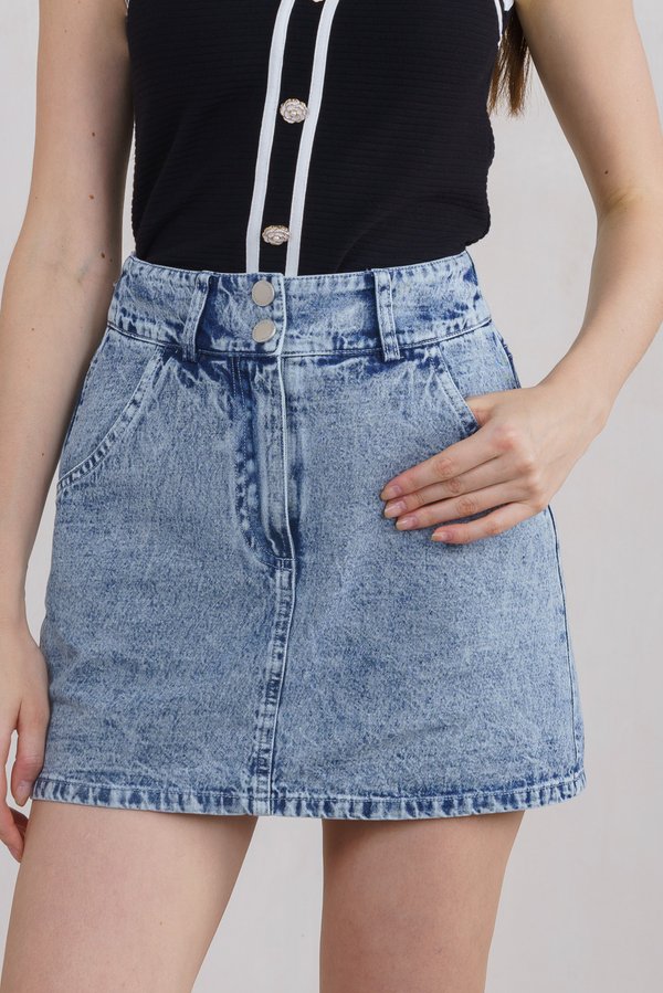 Desire Denim Duo Button Skort In Acid Wash (XS)