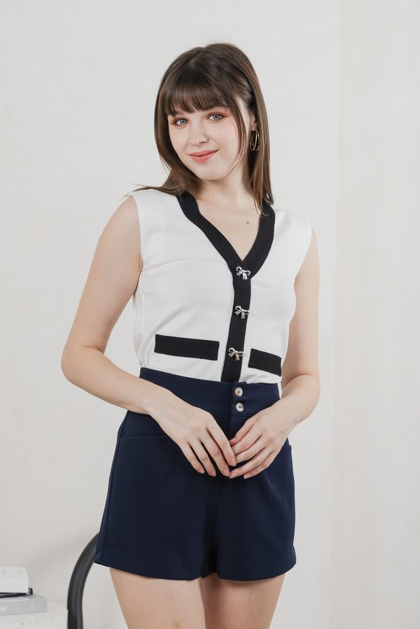 Cosmos Ribbon Button Contrast Top In White