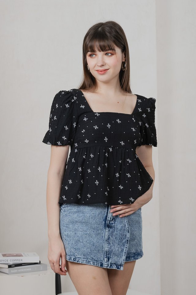 Flair Ribbon Prints Babydoll Top In Black