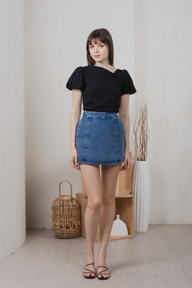 Polaris Pintuck Puff Sleeves Top In Black