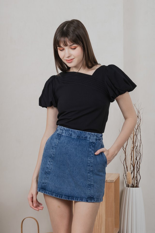 Polaris Pintuck Puff Sleeves Top In Black