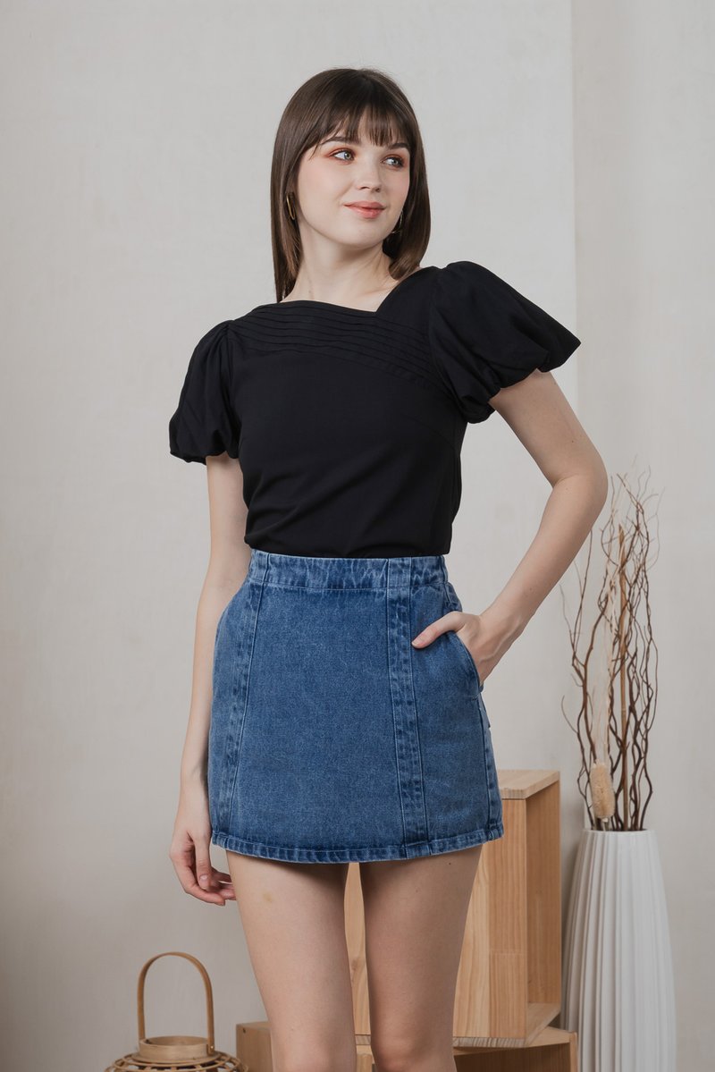 Polaris Pintuck Puff Sleeves Top In Black
