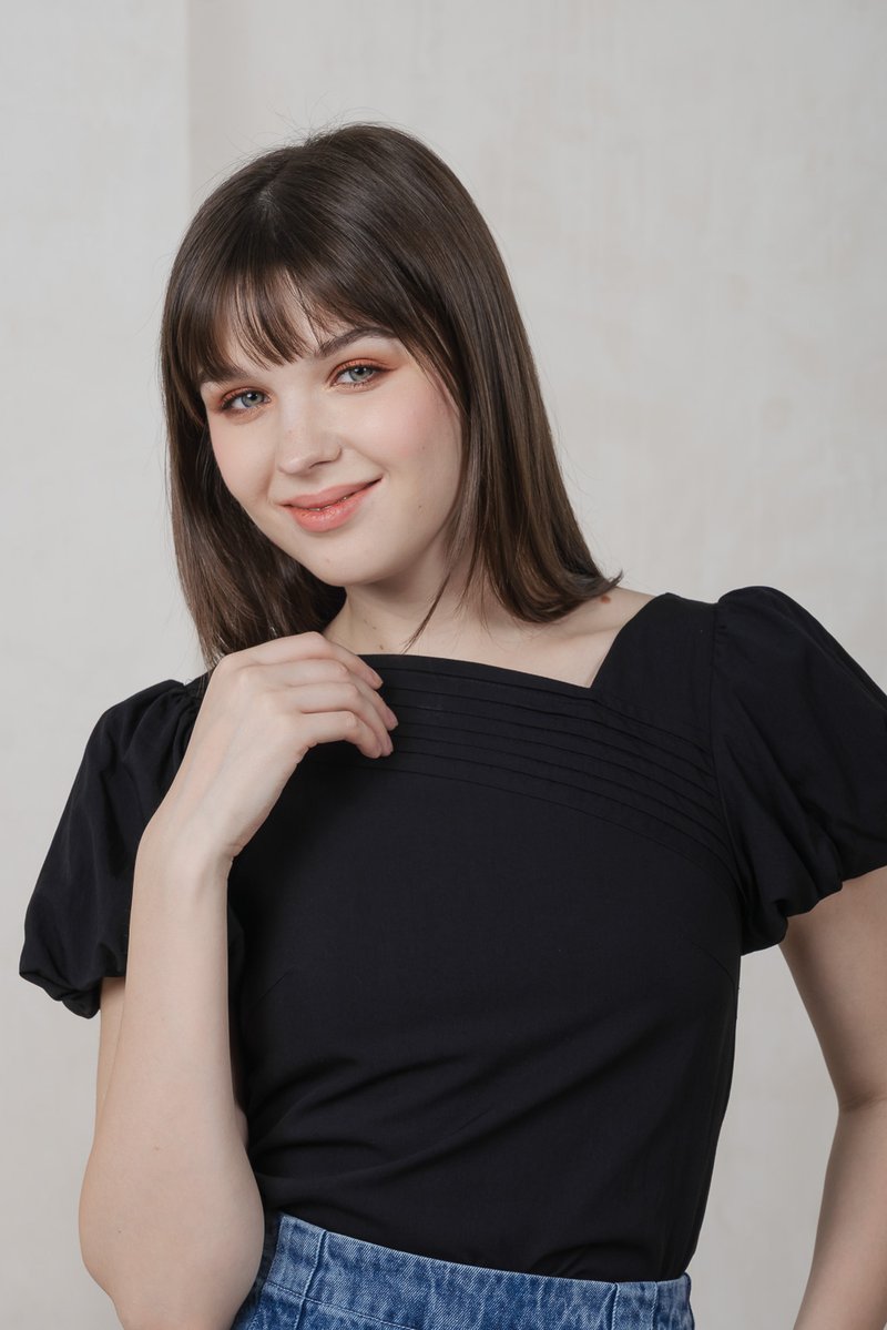 Polaris Pintuck Puff Sleeves Top In Black