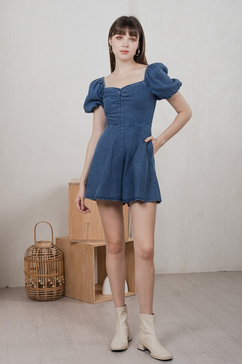 Moon Denim Sweetheart Romper In Mid Wash (XS)