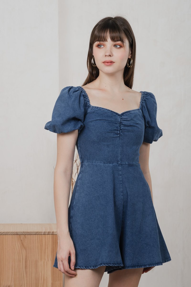 Moon Denim Sweetheart Romper In Mid Wash (XS)