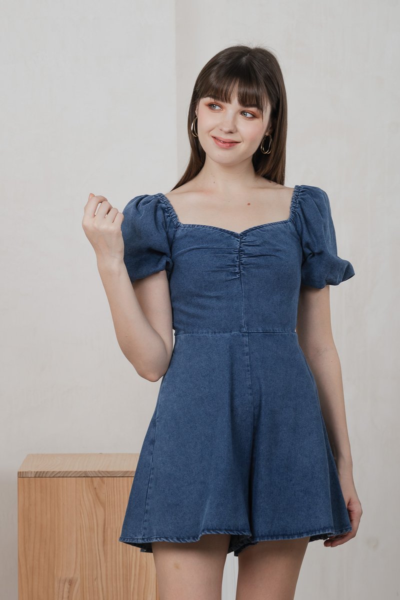 Moon Denim Sweetheart Romper In Mid Wash (XS)