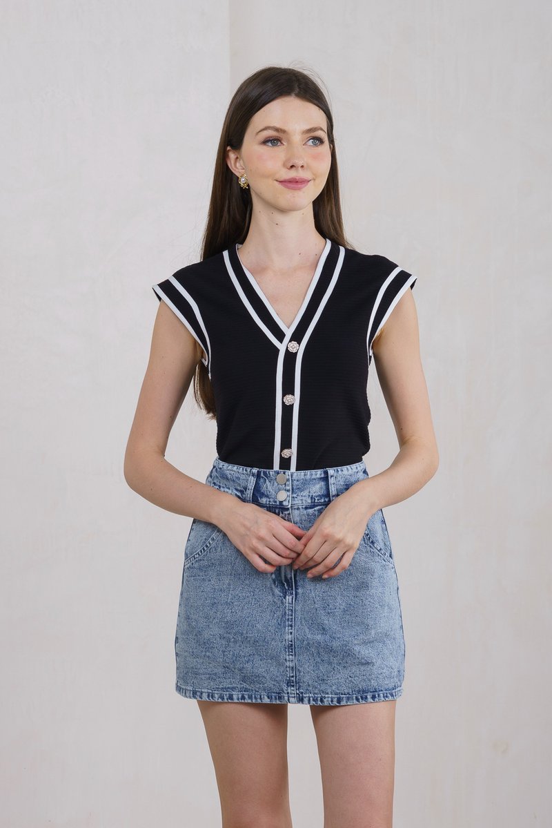 Desire Denim Duo Button Skort In Acid Wash (XS)