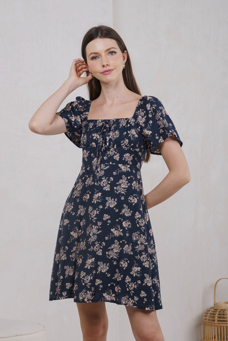 Frost Floral Ruched Ribbon Dress In Navy (XS)