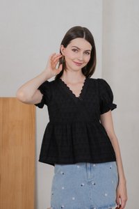 Elowyn Eyelet Babydoll Top In Black