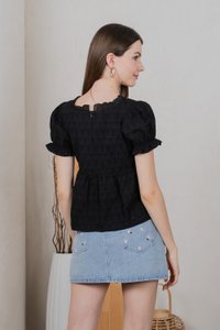 Elowyn Eyelet Babydoll Top In Black