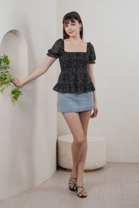Selune Prints Smocked Top In Black