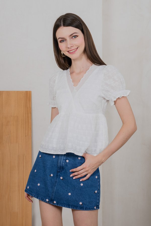 Elowyn Eyelet Babydoll Top In White