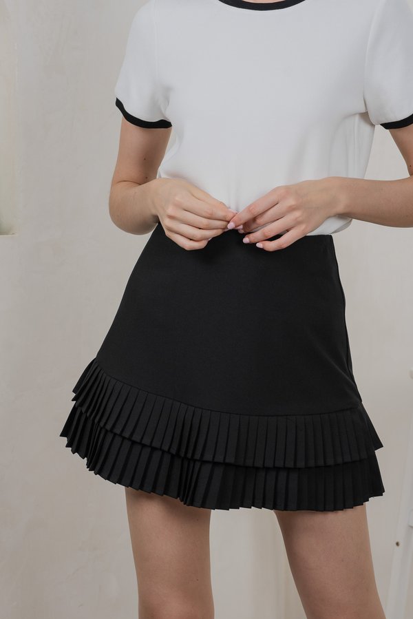 Soleil Double Pleated Hem Skort In Black (XS)