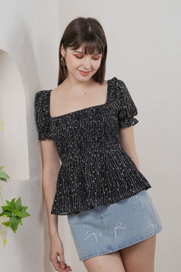 Selune Prints Smocked Top In Black