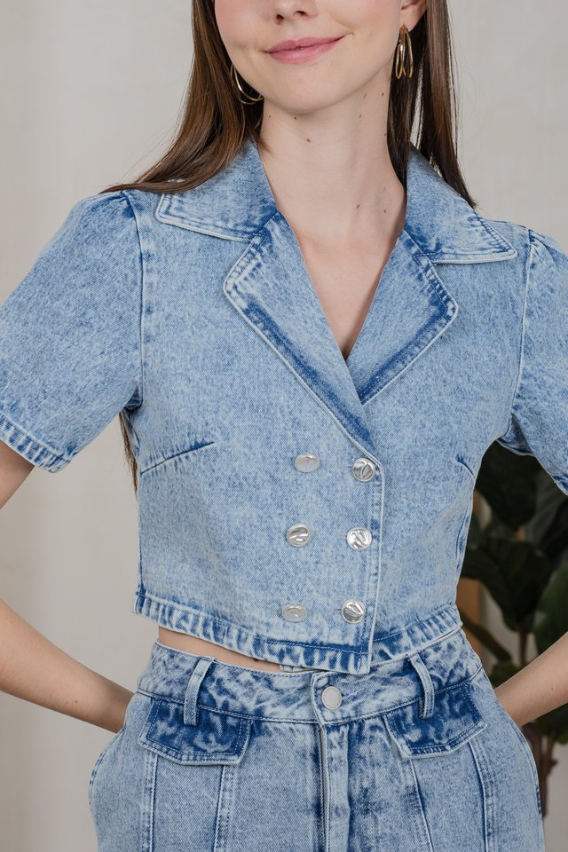 Carter Crop Denim Blazer In Acid Wash