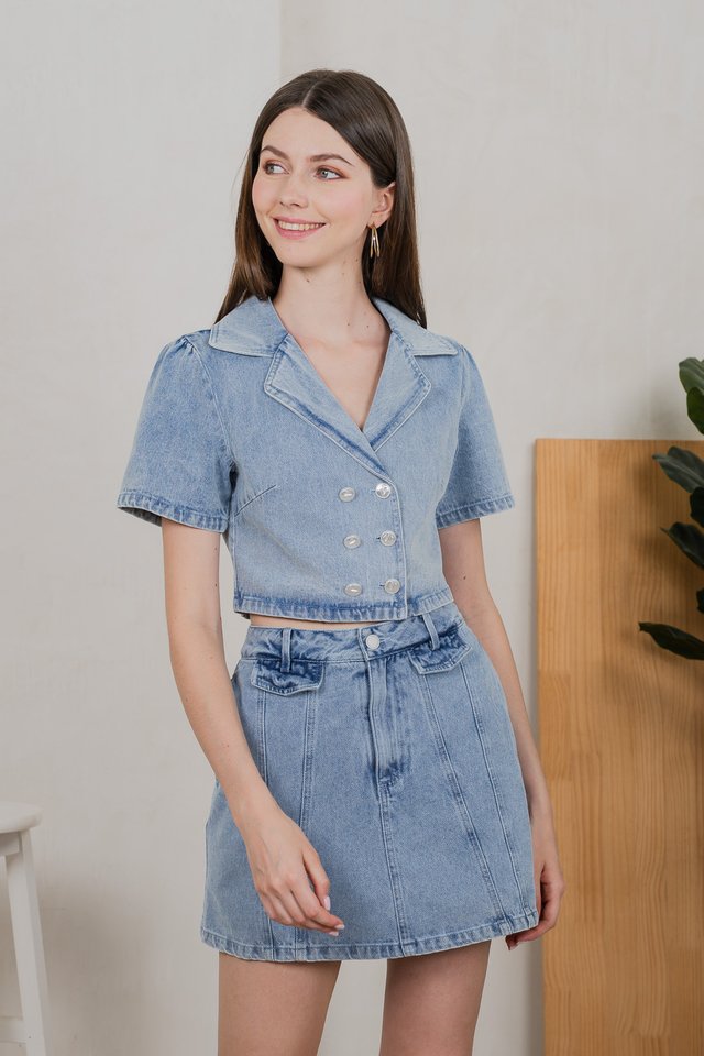 Carter Crop Denim Blazer In Light Wash