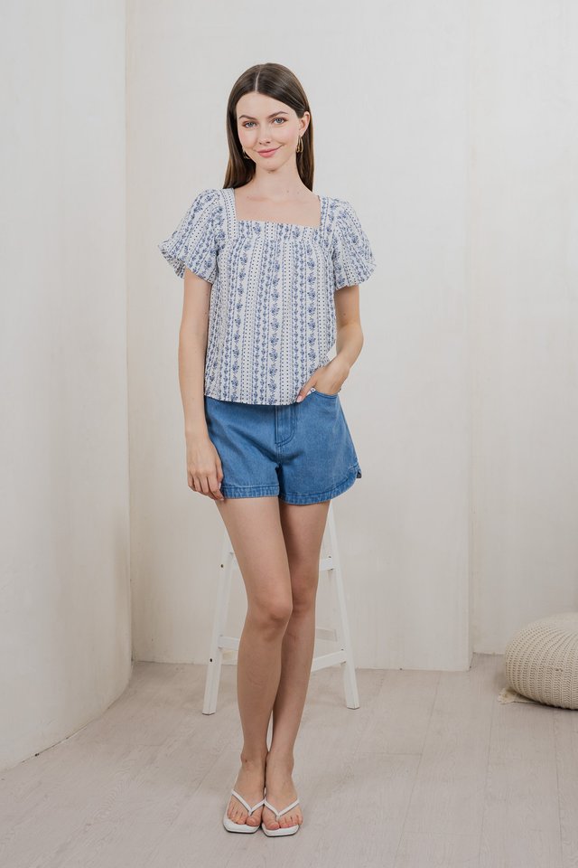 Rome Floral Prints Textured Top In Navy