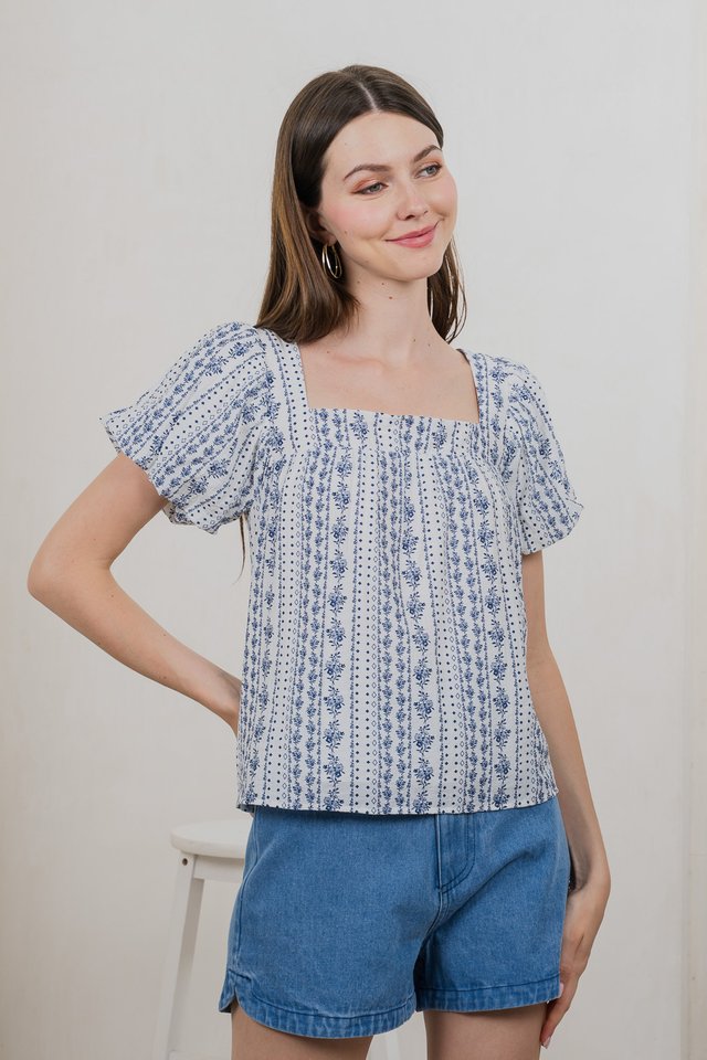 Rome Floral Prints Textured Top In Navy