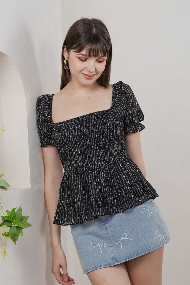 Selune Prints Smocked Top In Black