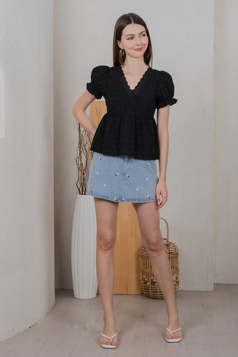 Elowyn Eyelet Babydoll Top In Black
